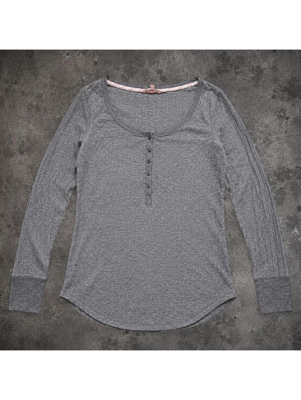 Beautful Y2K Victoria's Secret gray long sleeve henley top